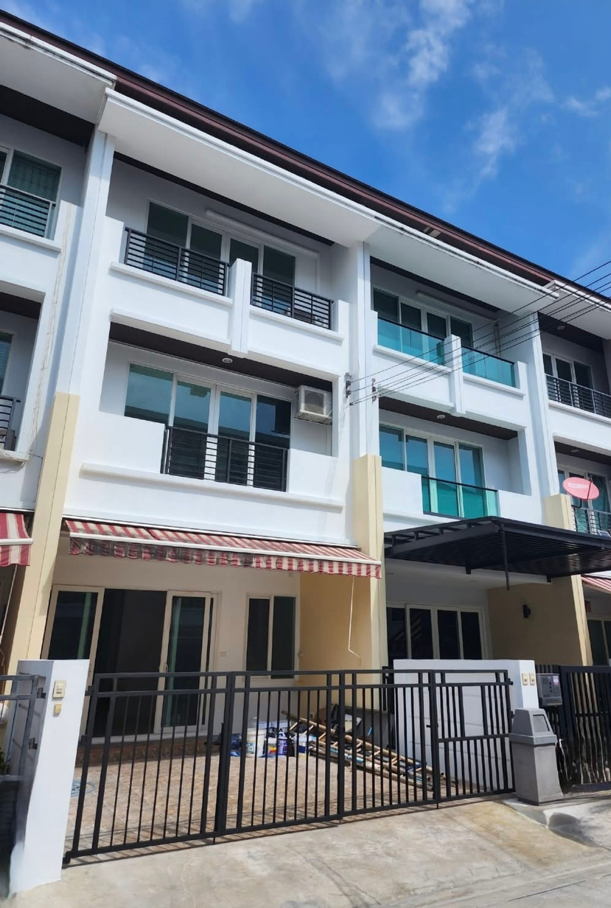 For RentTownhomeYothinpattana,CDC : Townhome for rent, newly renovated S-Sense Klang Muang Village Rama 9–Lat Phrao, opposite Town in Town, near Central Eastville.