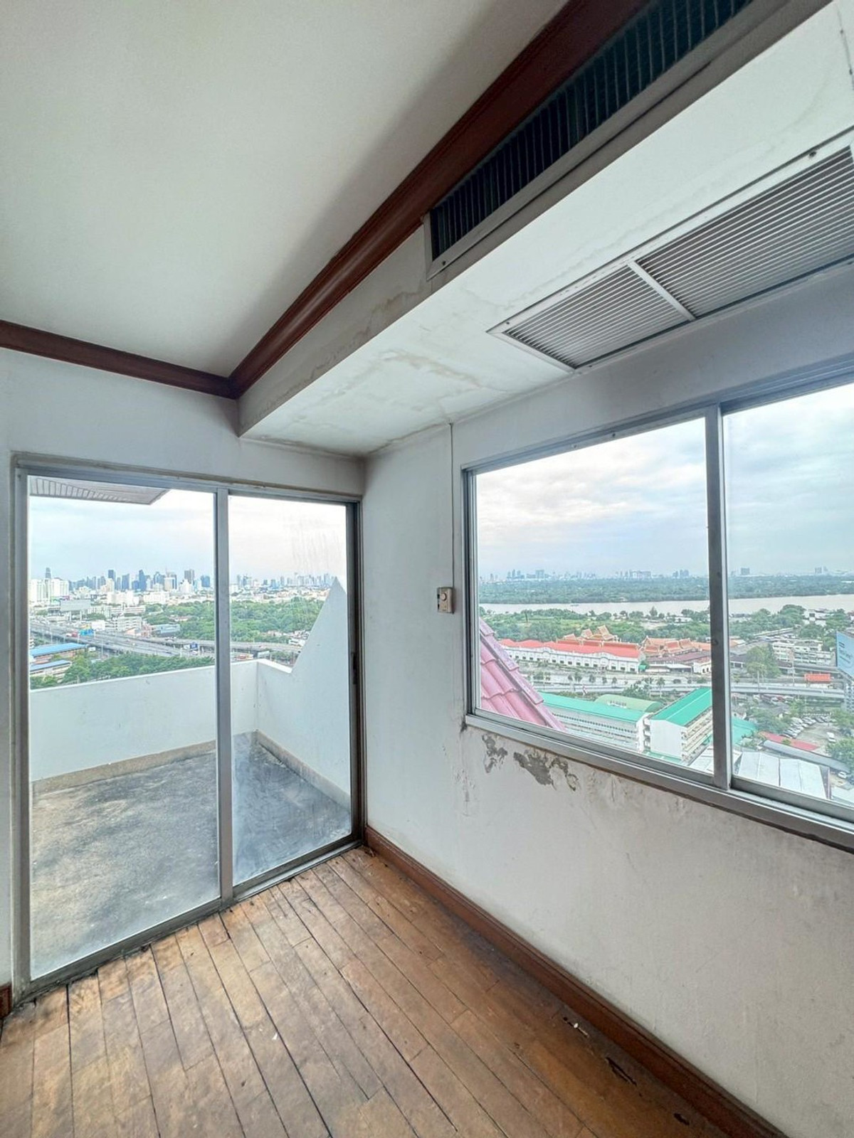 For SaleCondoRama3 (Riverside),Satupadit : Rare Item!! ✨The Executive Regent✨3 beds 3 baths, Size 243.27 sqm., near BTS / MRT Khlong Toei (2.8 km) Tel.0982645161 