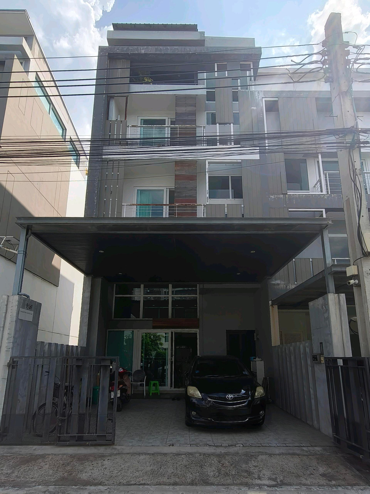 For SaleHome OfficeChokchai 4, Ladprao 71, Ladprao 48, : Looking for a home office in the Ladprao zone with lots of space. It has to be after this! Moo Space Townhome, 4 floors, corner house, Lat Phrao 80, lots of space, 25.9 sq m.