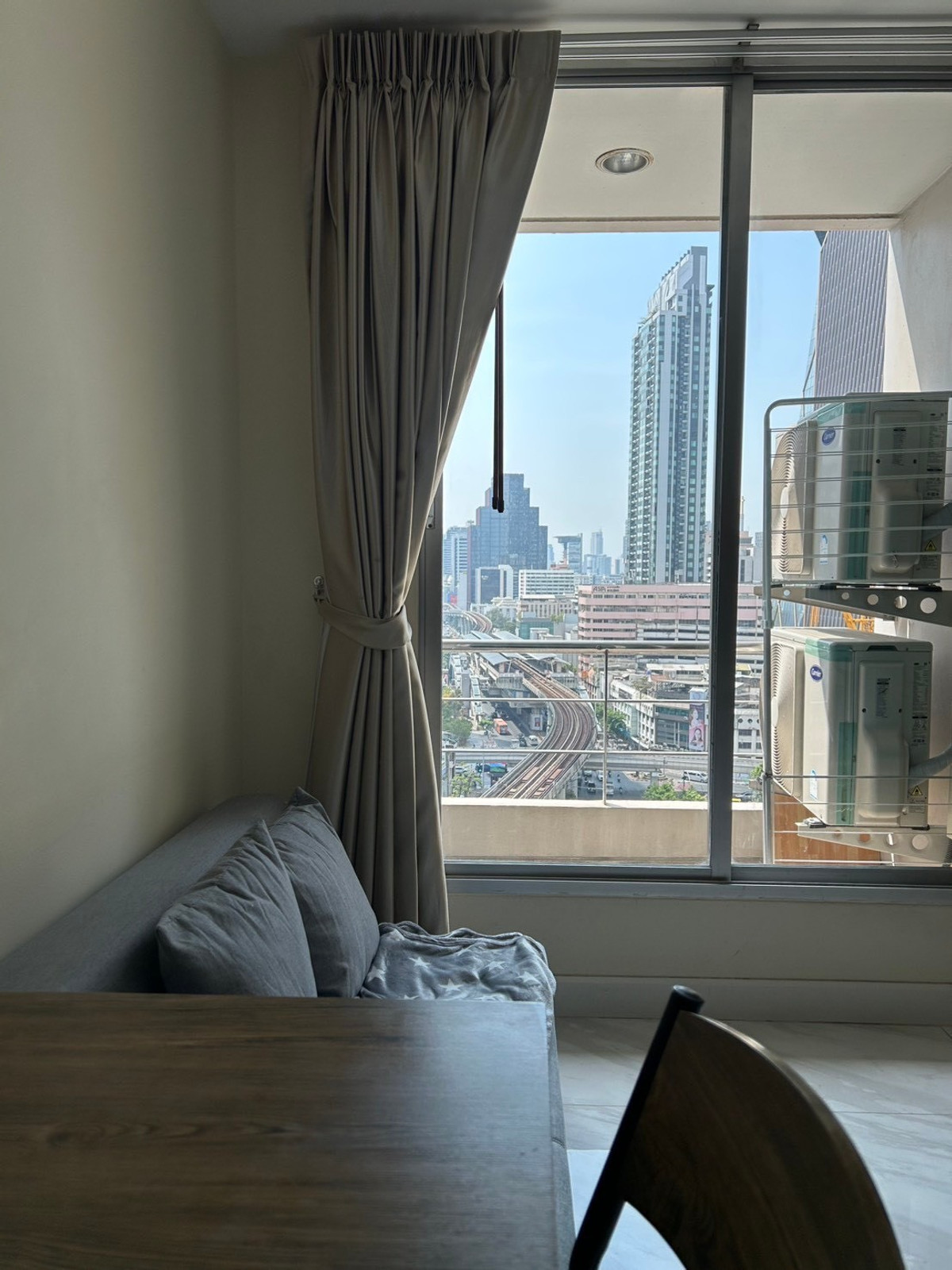 For RentCondoRatchathewi,Phayathai : ★ Baan Pathumwan ★ 45 sq m., 15th floor (2 bedroom, 1 bathroom), ★ near BTS Phaya Thai ★ near Siam Paragon, Siam Square, MBK ★ Many amenities ★ Complete electrical appliances