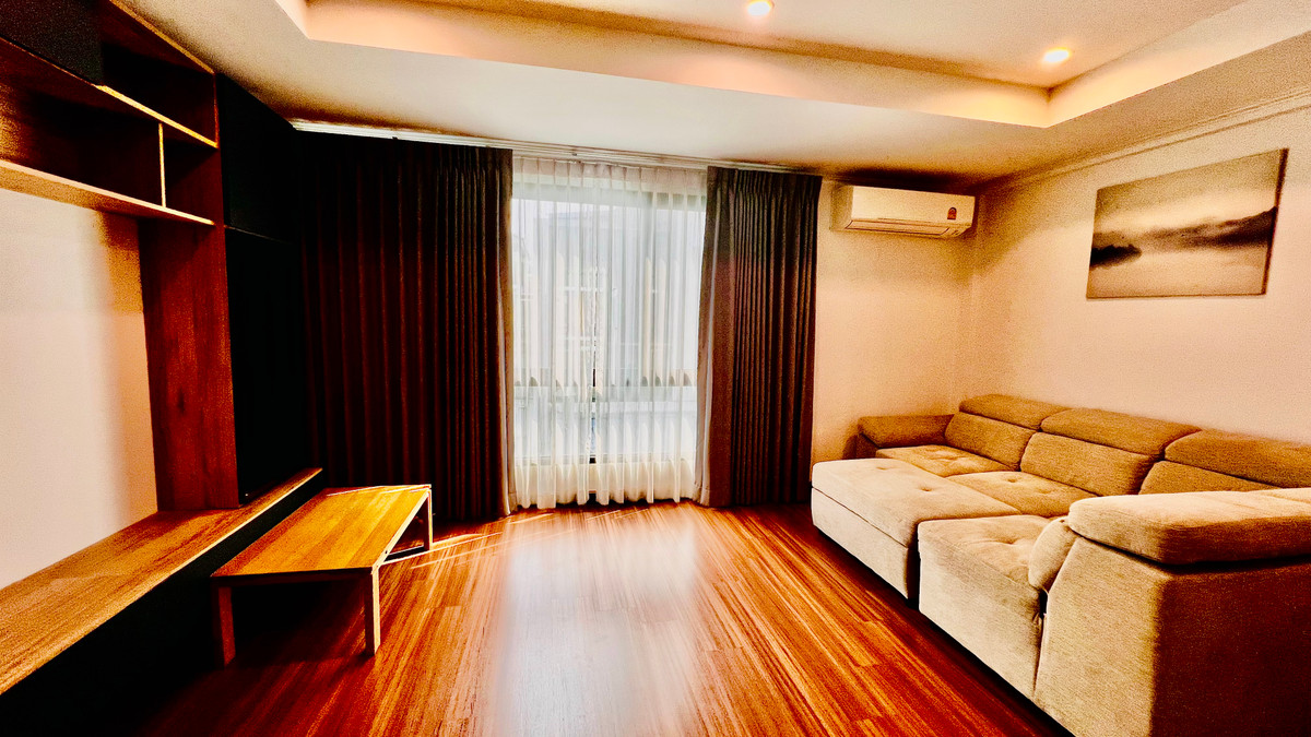 ขายทาวน์โฮมลาดพร้าว101 แฮปปี้แลนด์ : ขายทาวน์โฮม 3 ชั้น Supalai Essence ลาดพร้าว บ้านสภาพใหม่  บิ้วอิน พร้อมเฟอร์นิเจอร์ เครื่องใช้ไฟฟ้า ทำเลศักยภาพ เข้าอยู่ได้ทันที