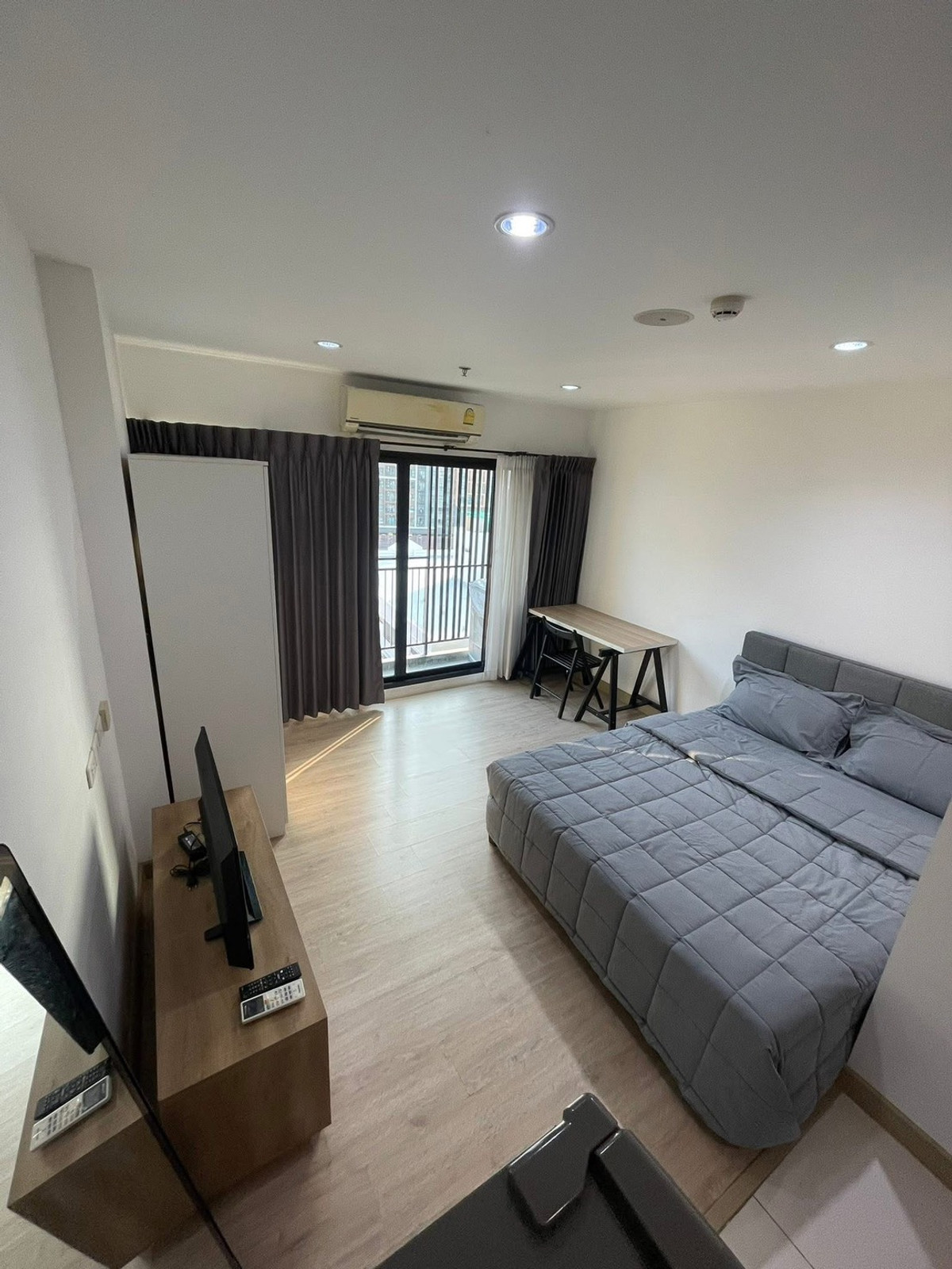 For RentCondoPinklao, Charansanitwong : ⭐️ Thana Astoria Pinklao ⭐️ Room size 24 sq m. with furniture and electrical appliances ready to move in.