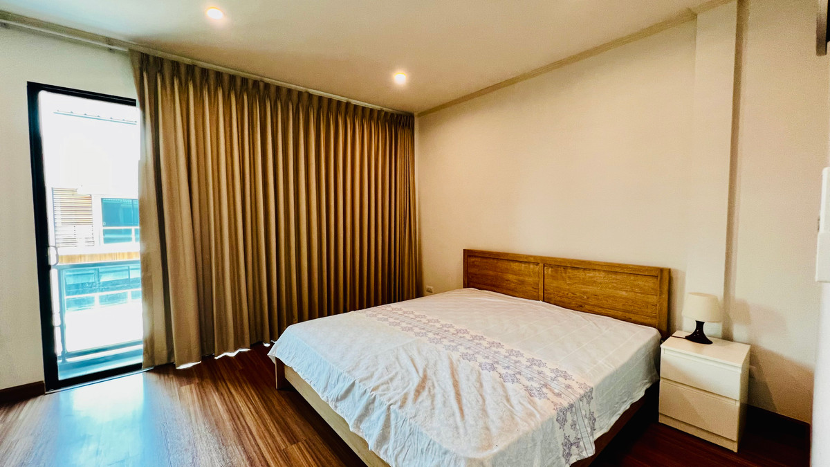 ขายทาวน์โฮมลาดพร้าว101 แฮปปี้แลนด์ : ขายทาวน์โฮม 3 ชั้น Supalai Essence ลาดพร้าว บ้านสภาพใหม่  บิ้วอิน พร้อมเฟอร์นิเจอร์ เครื่องใช้ไฟฟ้า ทำเลศักยภาพ เข้าอยู่ได้ทันที