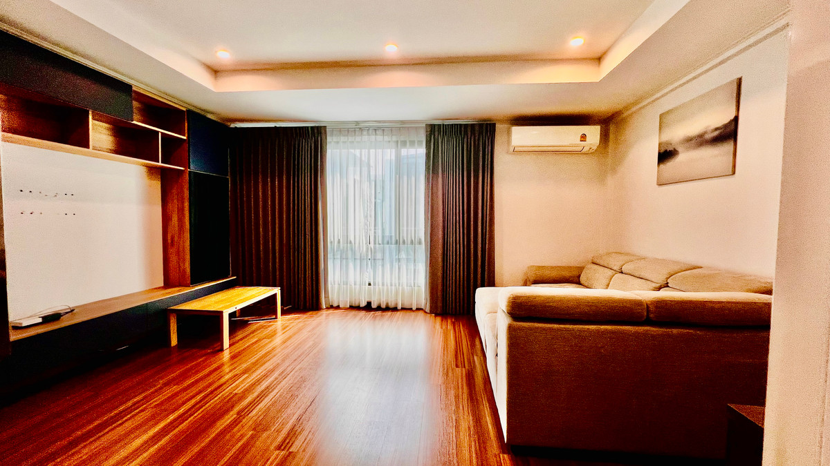 ขายทาวน์โฮมลาดพร้าว101 แฮปปี้แลนด์ : ขายทาวน์โฮม 3 ชั้น Supalai Essence ลาดพร้าว บ้านสภาพใหม่  บิ้วอิน พร้อมเฟอร์นิเจอร์ เครื่องใช้ไฟฟ้า ทำเลศักยภาพ เข้าอยู่ได้ทันที