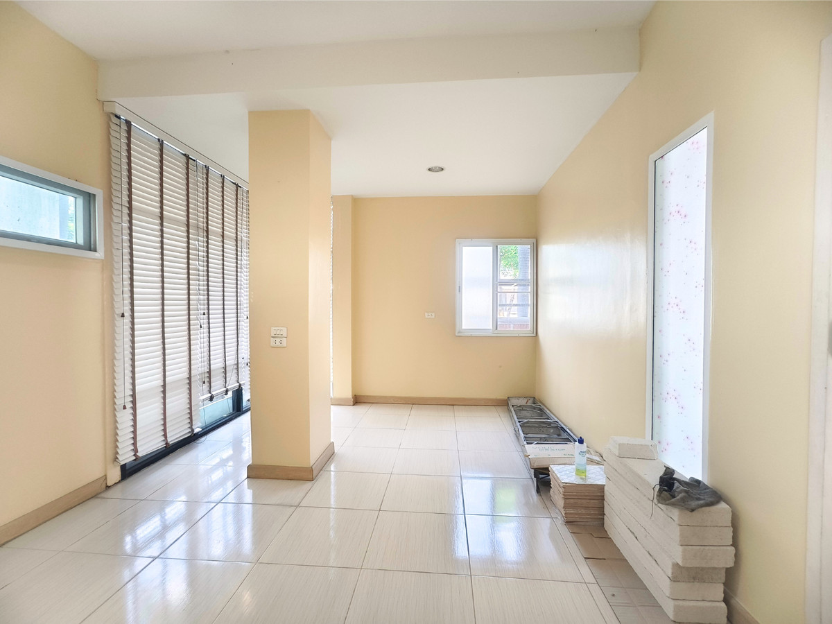 HouseMin Buri, Romklao : For sale, for rent, detached house in front of Parkway Aliv Park, Ramkhamhaeng (Parkway Chalet new phase), next to the BTS, 3 bedrooms, 4 bathrooms, beautiful house, no need to repair, ready to decorate.
