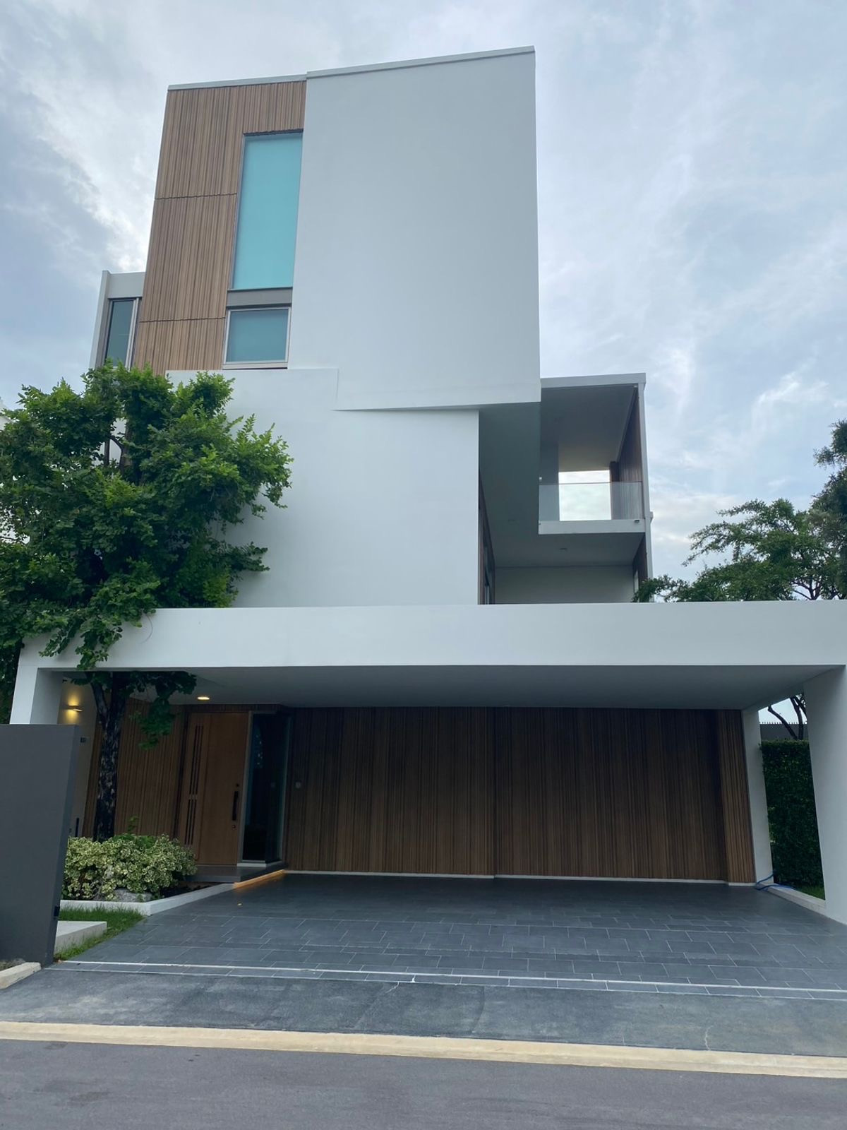 For RentHousePattanakan, Srinakarin : For sale/rent, 3-story luxury house, Vive Rama 9.