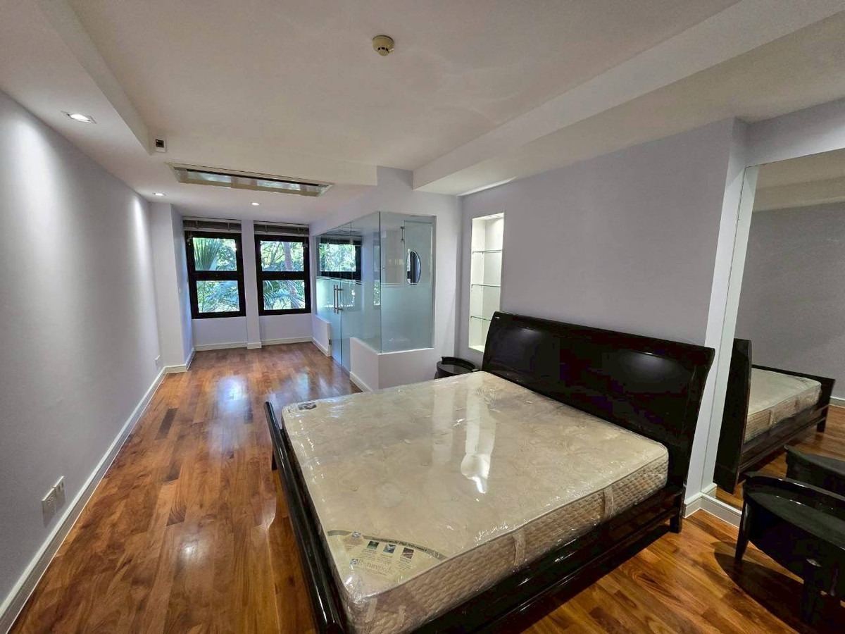 For SaleCondoSathorn, Narathiwat : Supreme Residence / Large unit with a spacious balcony in the Nang Linchi–Sathorn area. / 3 bed 400 sq.m.Tel. 0937890899