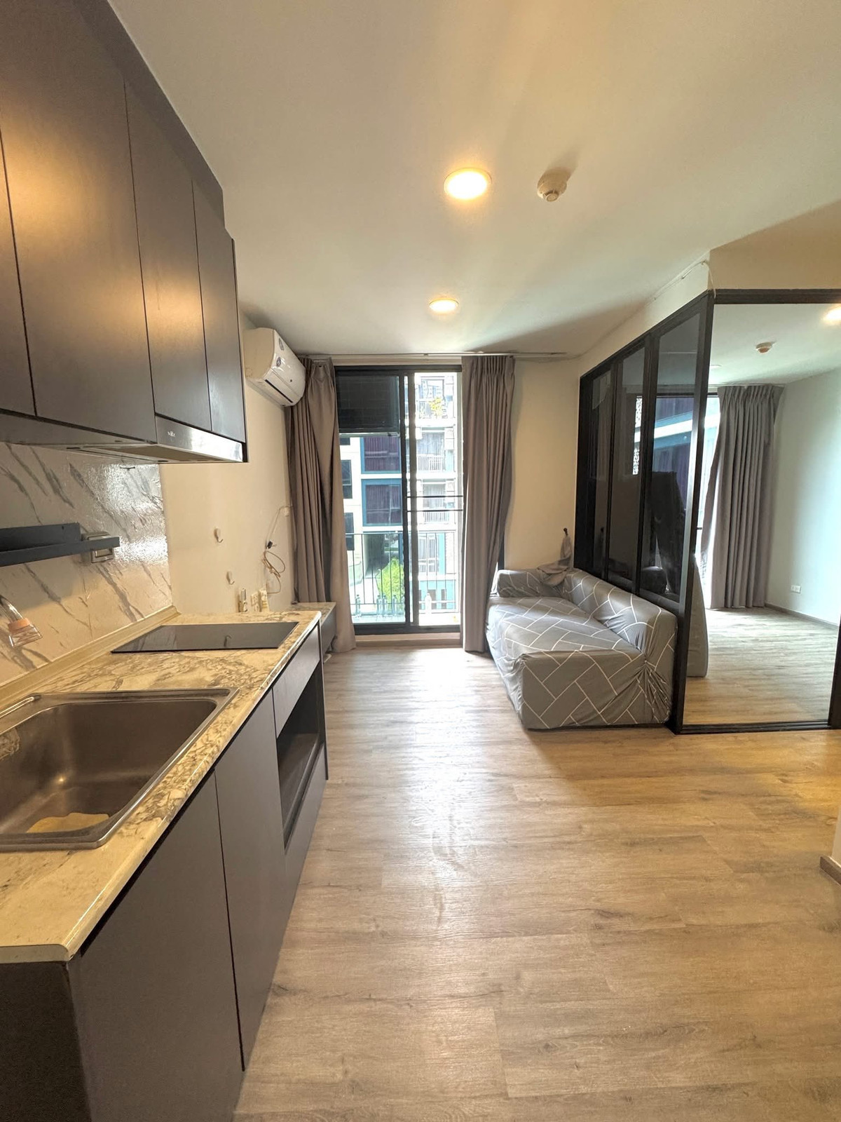 For RentCondoThaphra, Talat Phlu, Wutthakat : ⭐️ Beat Bangwa Interchange ⭐️1 bedroom, 1 bathroom, 32.6 sq m. Complete with room amenities.