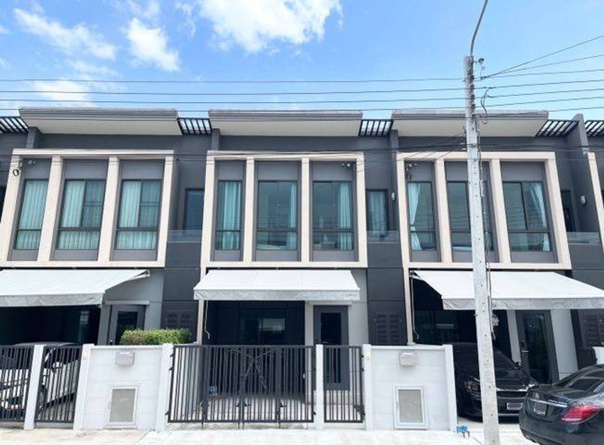 For RentTownhomeSamut Prakan,Samrong : For rent 17.5 sq m, 3 bedrooms, 2 bathrooms, 2-story townhome, Pleno Sukhumvit Bangna, ready to move in.