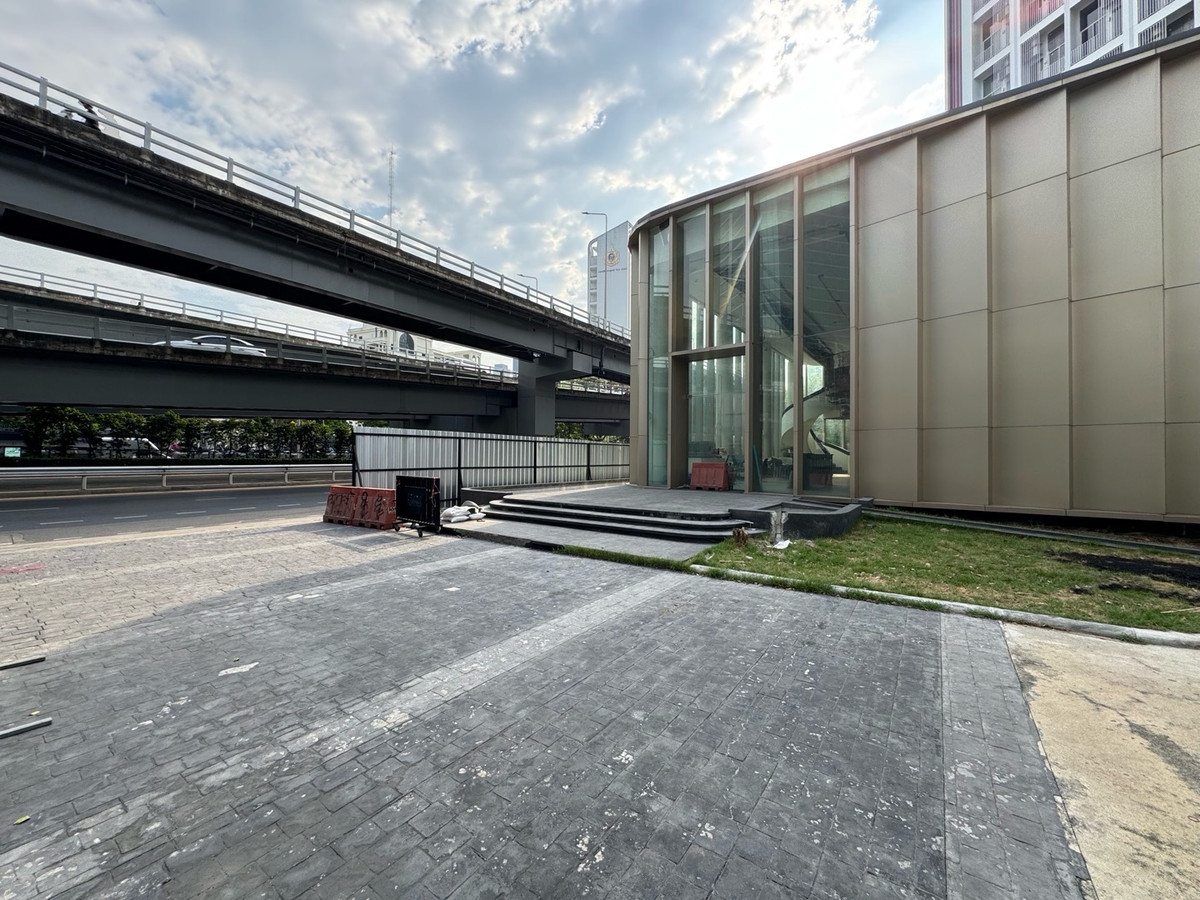 For RentRetail SpaceSiam Paragon ,Chulalongkorn,Samyan : Building for rent STAND ALONE for business @ Chula Samyan on the main road Rama 4 with parking for 10 cars | FOR RENT STAND ALONE BUILDING AT CHULA SAMYAN on ROADSIDE RAMA 4 with 10 PARKINGS