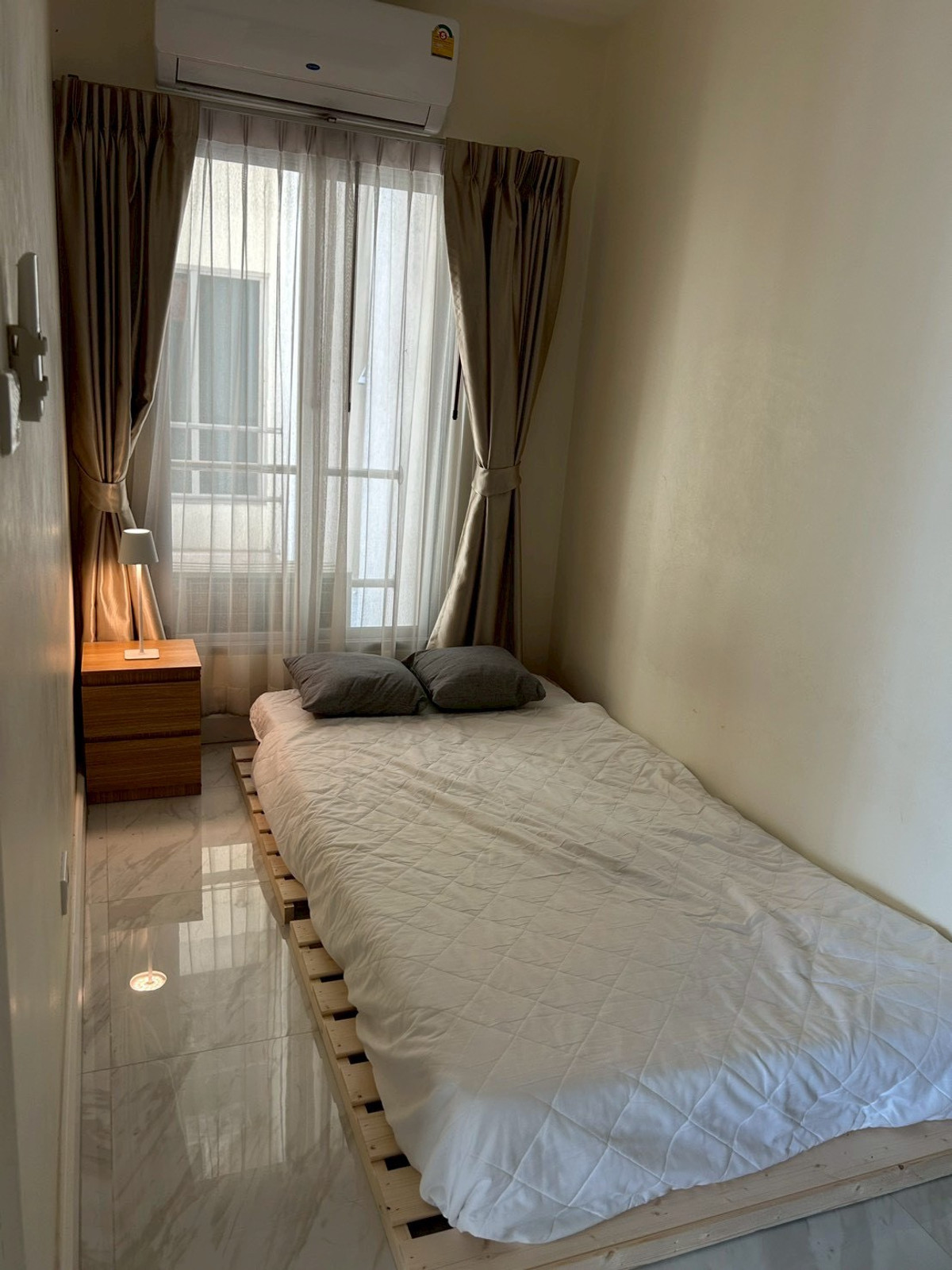 For RentCondoRatchathewi,Phayathai : ★ Baan Pathumwan ★ 45 sq m., 15th floor (2 bedroom, 1 bathroom), ★ near BTS Phaya Thai ★ near Siam Paragon, Siam Square, MBK ★ Many amenities ★ Complete electrical appliances