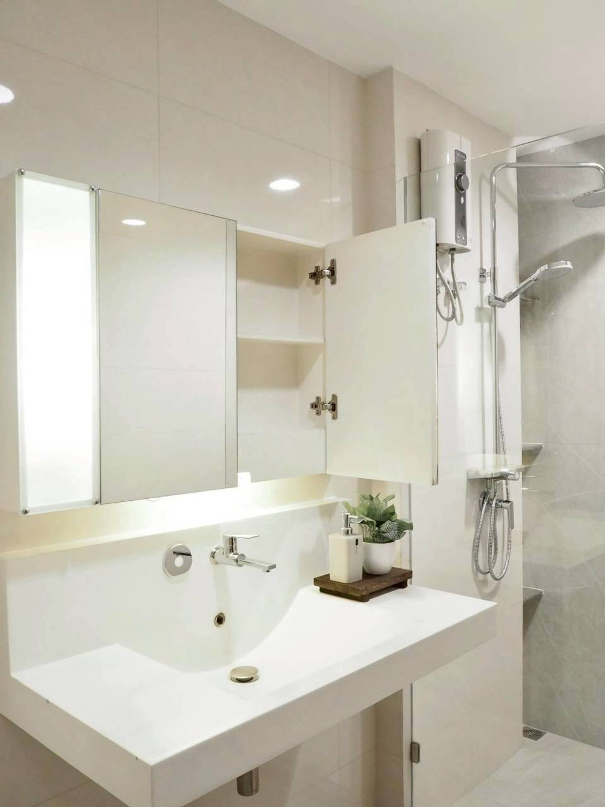 For RentCondoRatchadapisek, Huaikwang, Suttisan : ✅ RYR129 ✅ Line : @p2nproperty