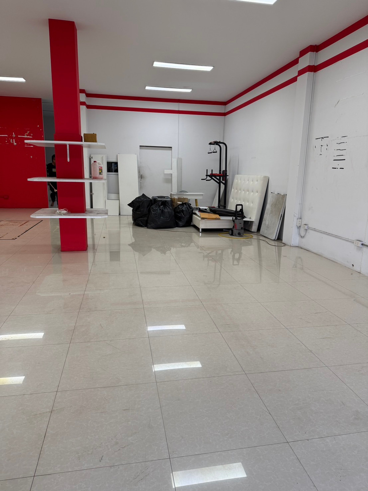 For RentShop HouseNonthaburi, Bang Yai, Bangbuathong : Commercial building for rent, 2 units, Ban Kluay-Sai Noi, beautiful, cheap, good location, convenient parking, if interested contact Line @841qqlnr