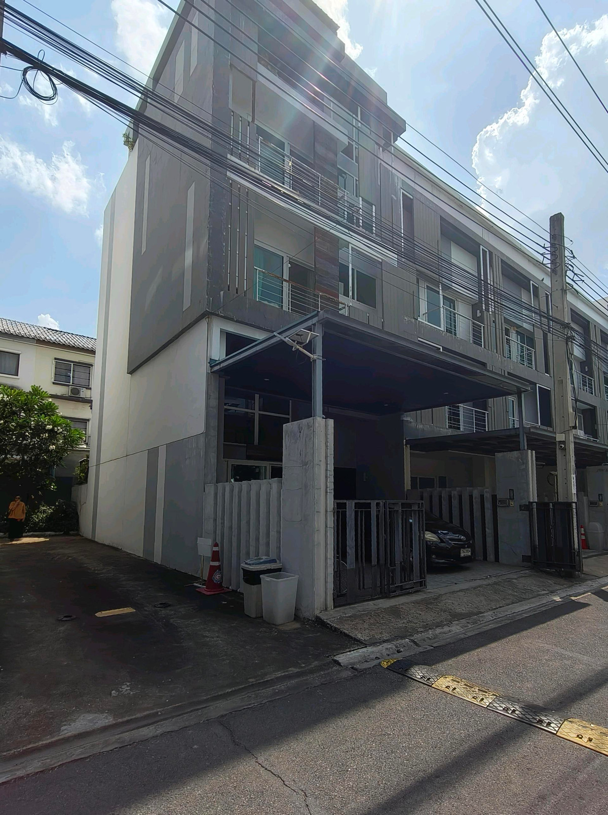 For SaleHome OfficeChokchai 4, Ladprao 71, Ladprao 48, : Looking for a home office in the Ladprao zone with lots of space. It has to be after this! Moo Space Townhome, 4 floors, corner house, Lat Phrao 80, lots of space, 25.9 sq m.
