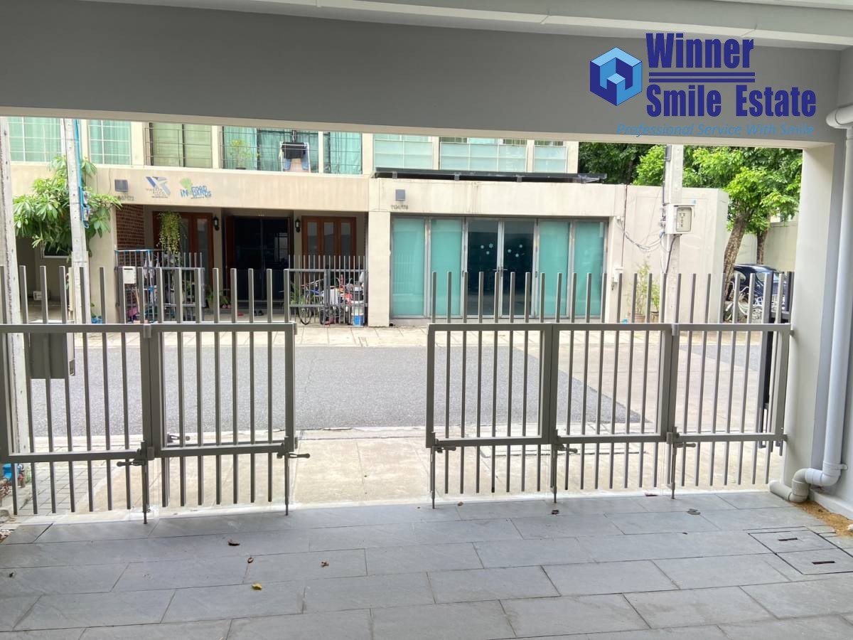 For RentTownhomePattanakan, Srinakarin : Townhome for rent, Noble Cube Pattanakran, Pattanakran Road, near Thonglor. Beautiful house, fully furnished.