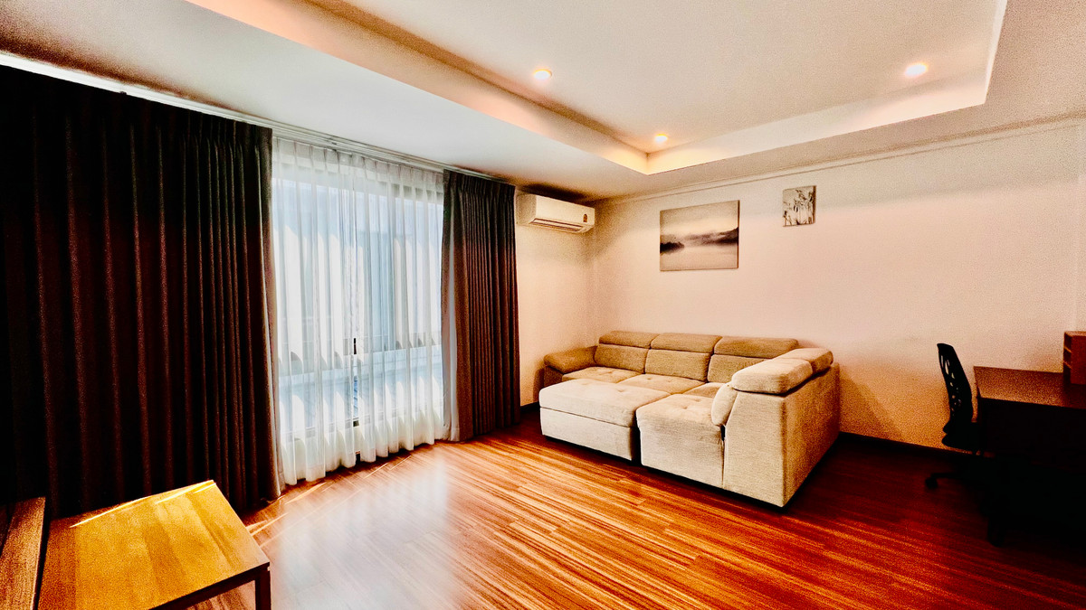 ขายทาวน์โฮมลาดพร้าว101 แฮปปี้แลนด์ : ขายทาวน์โฮม 3 ชั้น Supalai Essence ลาดพร้าว บ้านสภาพใหม่  บิ้วอิน พร้อมเฟอร์นิเจอร์ เครื่องใช้ไฟฟ้า ทำเลศักยภาพ เข้าอยู่ได้ทันที