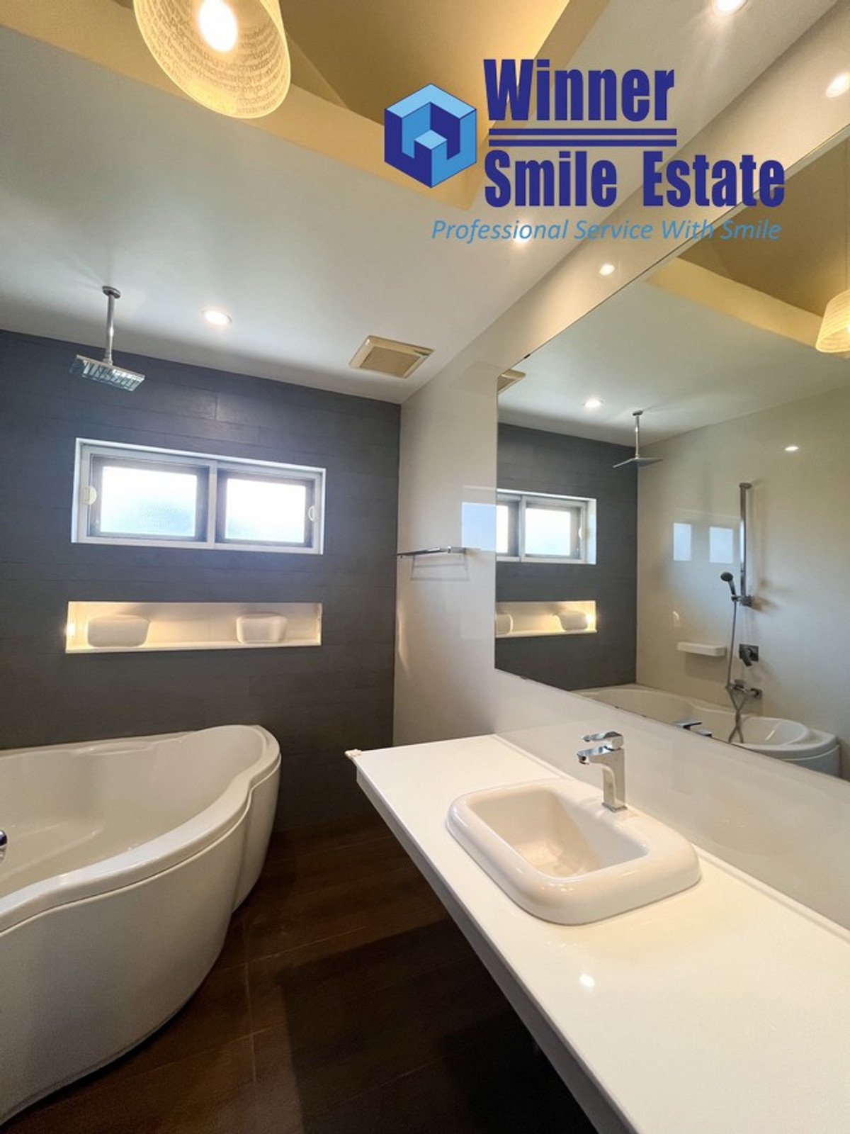 ให้เช่าบ้านลาดกระบัง สุวรรณภูมิ : Single house for rent at Flower Lee Garden Village, large and newly renovated, Soi Chalerm Phrakiat R.9-47. Near Suan Luang R.9 Park.