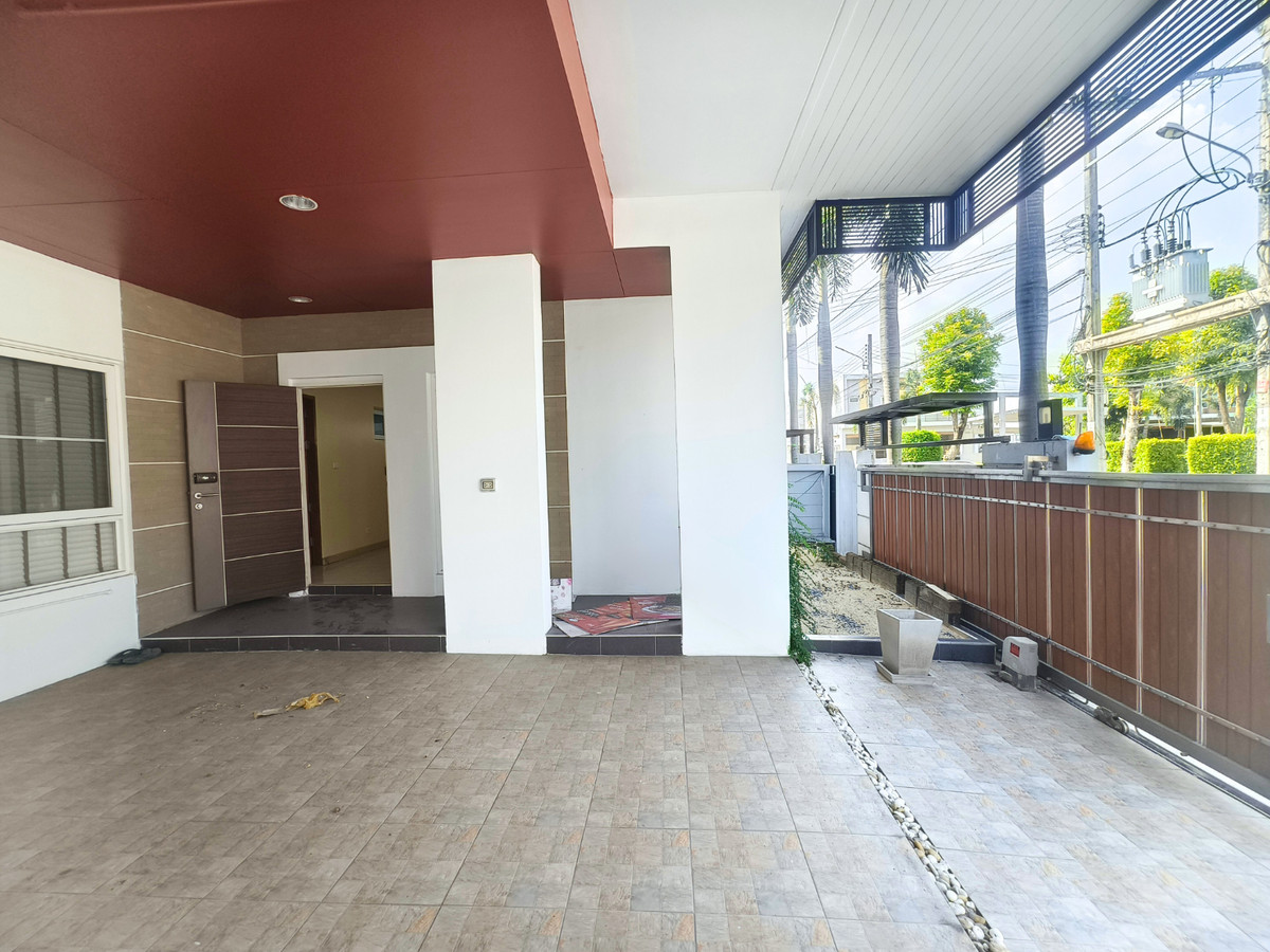 HouseMin Buri, Romklao : For sale, for rent, detached house in front of Parkway Aliv Park, Ramkhamhaeng (Parkway Chalet new phase), next to the BTS, 3 bedrooms, 4 bathrooms, beautiful house, no need to repair, ready to decorate.