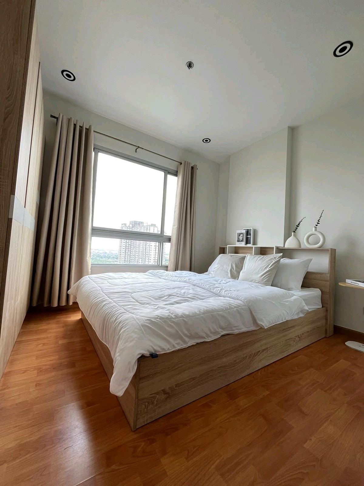 For RentCondoThaphra, Talat Phlu, Wutthakat : 📍 Condo for rent The President Sathorn–Ratchaphruek 2
Next to BTS Skytrain and MRT Blue Line.
Near Bang Wa Station, only 75 meters.
🚤 Near Bang Wa Pier, only 50 meters.