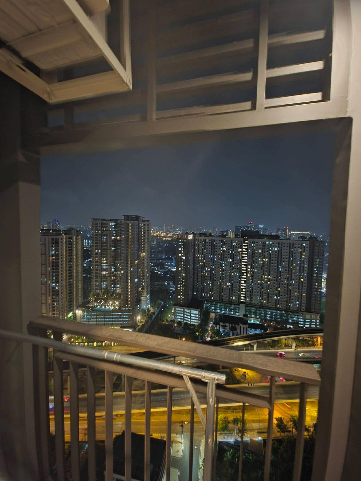 For RentCondoThaphra, Talat Phlu, Wutthakat : ⭐️ Life Sathorn Sierra ⭐️ Size 28 sq m., fully furnished room. Ready to move in now.