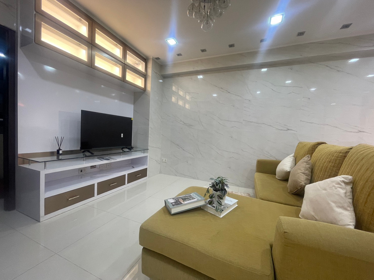 For RentCondoRama9, Petchburi, RCA : 2 Bed 1 Bath, next to Central Rama 9