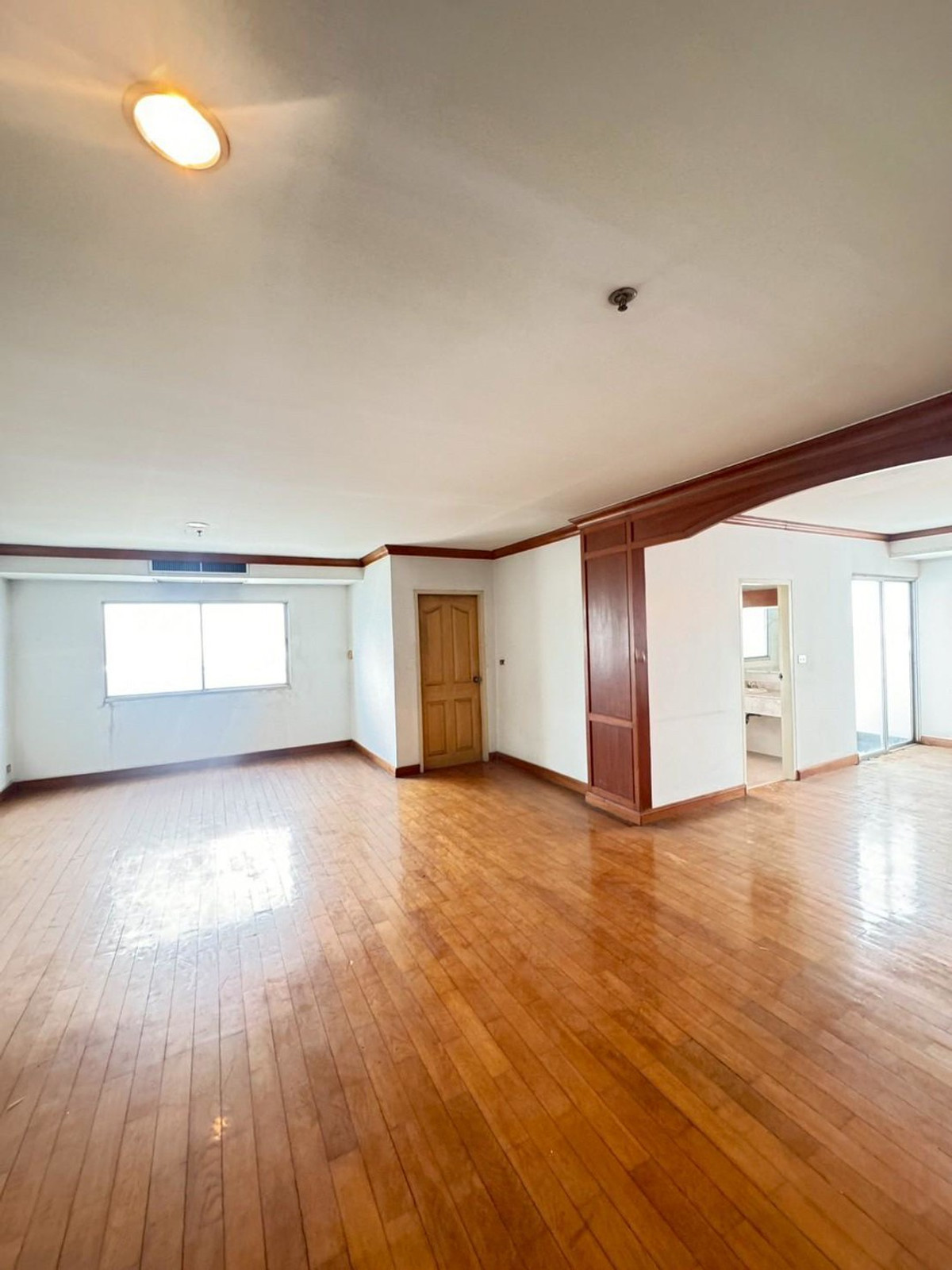 ขายคอนโดพระราม 3 สาธุประดิษฐ์ : Rare Item!! คอนโดไซส์ใหญ่ทำเลนางลิ้นจี่ วิวแม่น้ำสวยสุดอลังการ ✨The Executive Regent✨ 3 ห้องนอน 3 ห้องน้ำ ขนาด 243.27 ตร.ม ใกล้ BTS / MRT คลองเตย (2.8 กม.) Tel.0982645161 