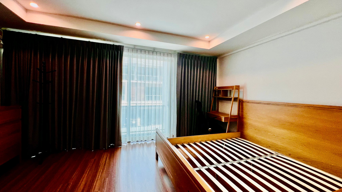 ขายทาวน์โฮมลาดพร้าว101 แฮปปี้แลนด์ : ขายทาวน์โฮม 3 ชั้น Supalai Essence ลาดพร้าว บ้านสภาพใหม่  บิ้วอิน พร้อมเฟอร์นิเจอร์ เครื่องใช้ไฟฟ้า ทำเลศักยภาพ เข้าอยู่ได้ทันที