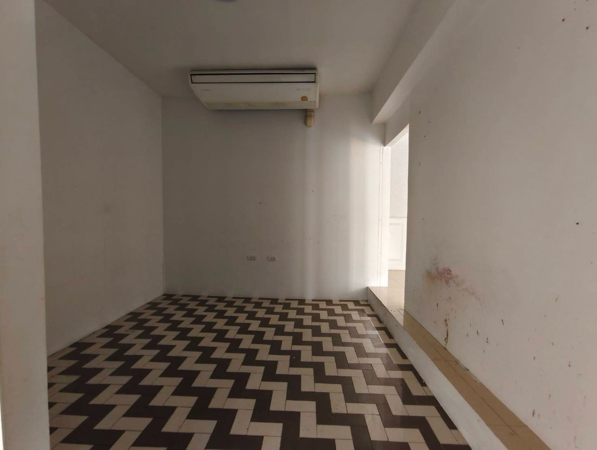 ให้เช่าร้านค้า/ตลาดนัดรามคำแหง หัวหมาก : ปล่อยเช่า พื้นที่ธุรกิจ ชั้น 1 + ช้้นลอย @ ทาวน์อินทาวน์ ถนนศรีวรา CDC ใกล้ ทองหล่อ และ เลียบด่วน เอกมัย-รามอินทรา