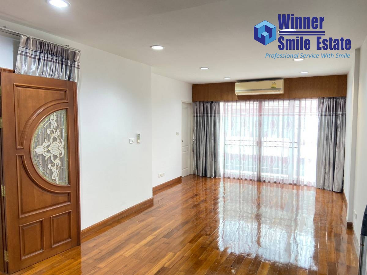 For RentTownhomePattanakan, Srinakarin : Townhome for rent, Noble Cube Pattanakran, Pattanakran Road, near Thonglor. Beautiful house, fully furnished.