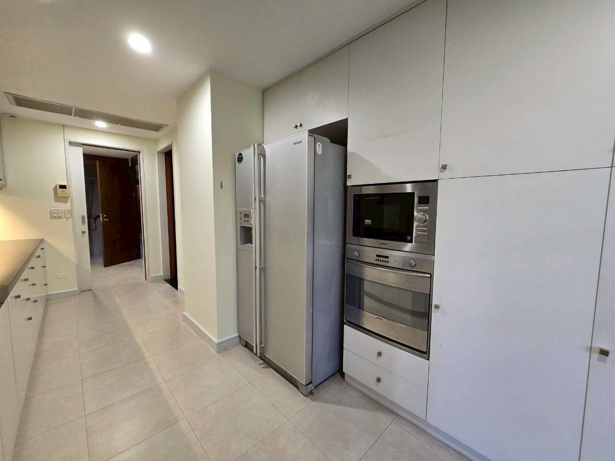 For SaleCondoSathorn, Narathiwat : Supreme Residence / Large unit with a spacious balcony in the Nang Linchi–Sathorn area. / 3 bed 400 sq.m.Tel. 0937890899