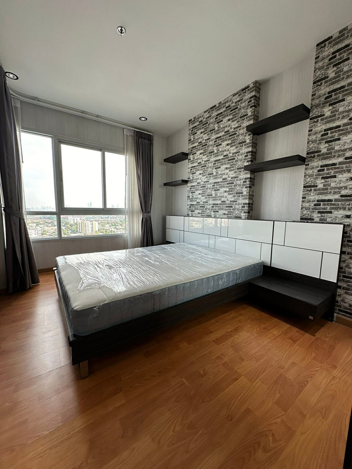For RentCondoThaphra, Talat Phlu, Wutthakat : ⭐️ The President Sathorn - Ratchaphruek 3⭐️1 bedroom, 1 bathroom, built-in furniture. There are electrical appliances ready.