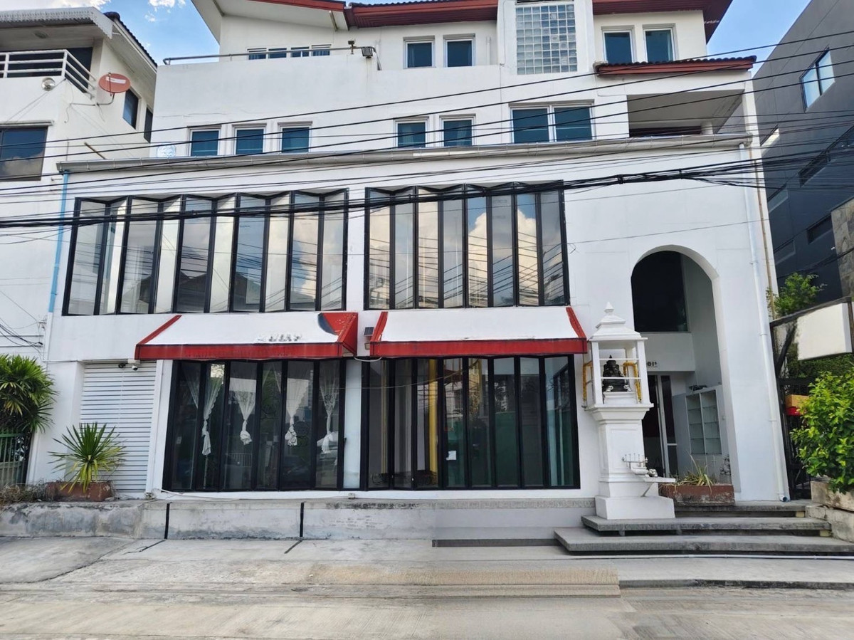 ให้เช่าร้านค้า/ตลาดนัดรามคำแหง หัวหมาก : ปล่อยเช่า พื้นที่ธุรกิจ ชั้น 1 + ช้้นลอย @ ทาวน์อินทาวน์ ถนนศรีวรา CDC ใกล้ ทองหล่อ และ เลียบด่วน เอกมัย-รามอินทรา