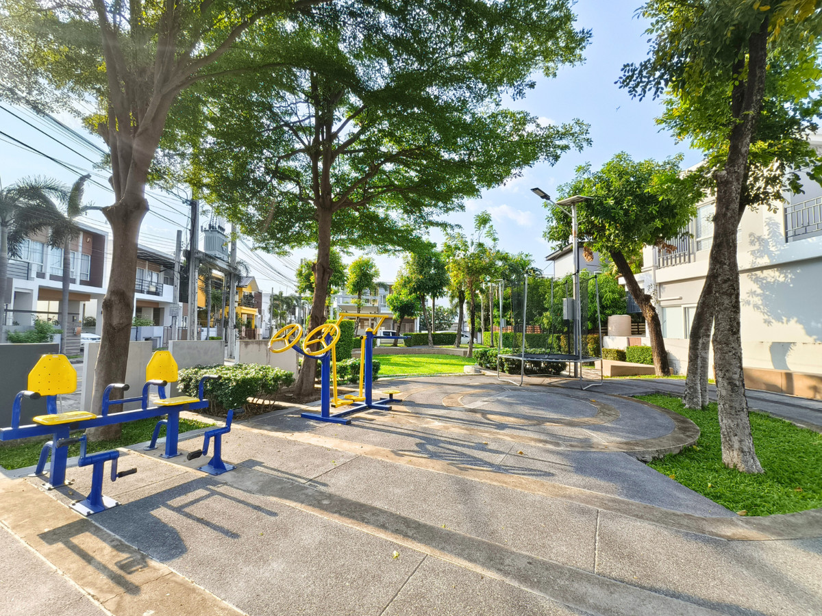 HouseMin Buri, Romklao : For sale, for rent, detached house in front of Parkway Aliv Park, Ramkhamhaeng (Parkway Chalet new phase), next to the BTS, 3 bedrooms, 4 bathrooms, beautiful house, no need to repair, ready to decorate.