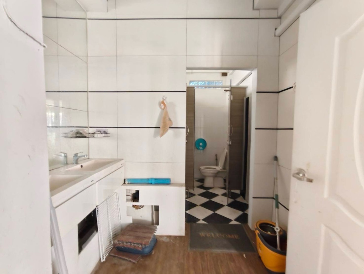 ให้เช่าร้านค้า/ตลาดนัดรามคำแหง หัวหมาก : ปล่อยเช่า พื้นที่ธุรกิจ ชั้น 1 + ช้้นลอย @ ทาวน์อินทาวน์ ถนนศรีวรา CDC ใกล้ ทองหล่อ และ เลียบด่วน เอกมัย-รามอินทรา