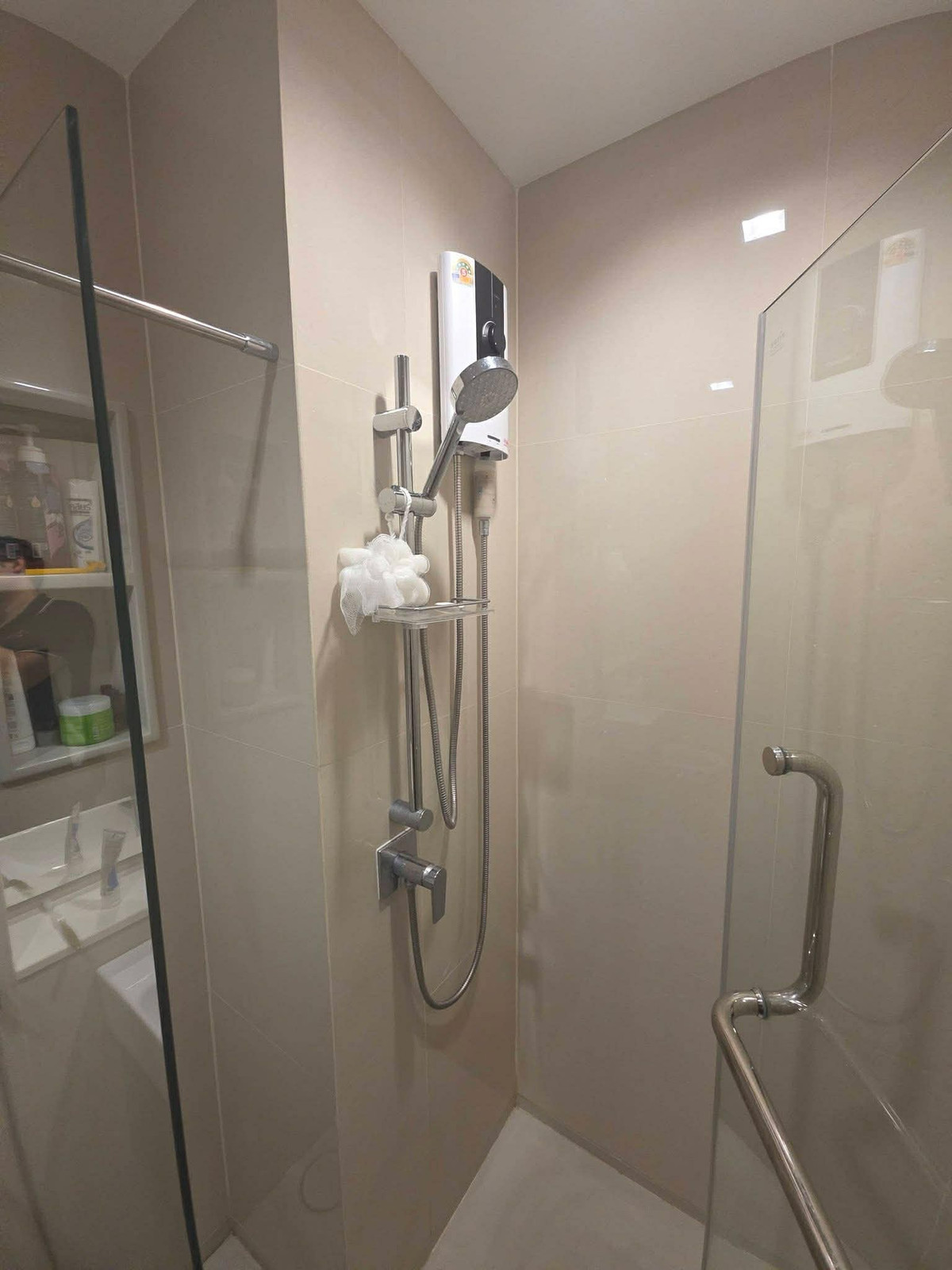 For RentCondoThaphra, Talat Phlu, Wutthakat : ⭐️ Life Sathorn Sierra ⭐️ Size 28 sq m., fully furnished room. Ready to move in now.