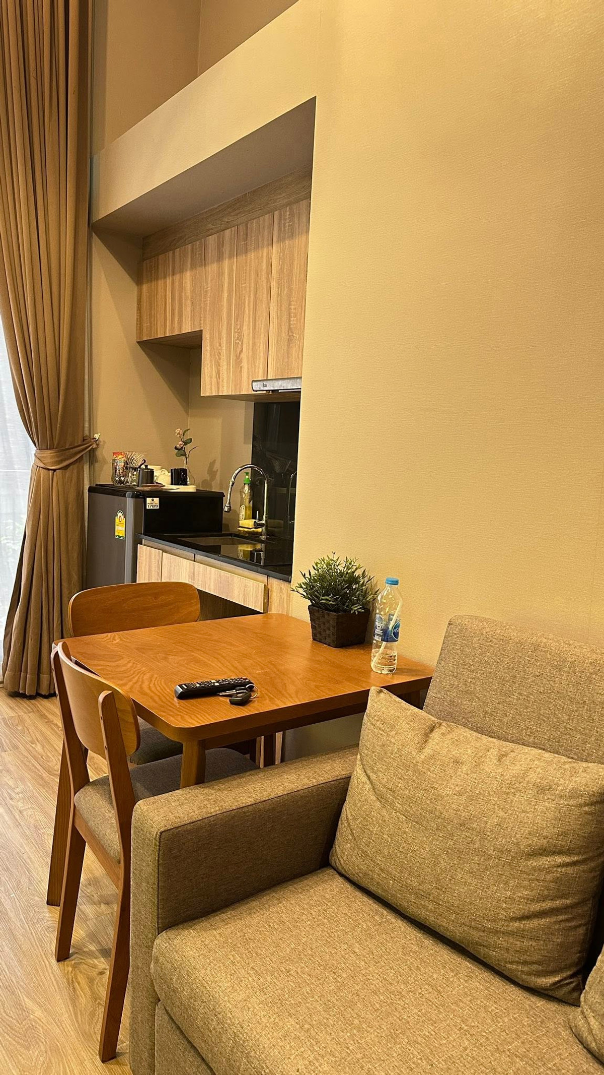 ให้เช่าคอนโดสาทร นราธิวาส : ⭐️  Blossom Condo @ Sathorn-Charoenrat ⭐️ 1 ห้องนอน 1 ห้องน้ำ ตกแต่งอย่างดี มีเฟอร์นิเจอร์พร้อมอยู่