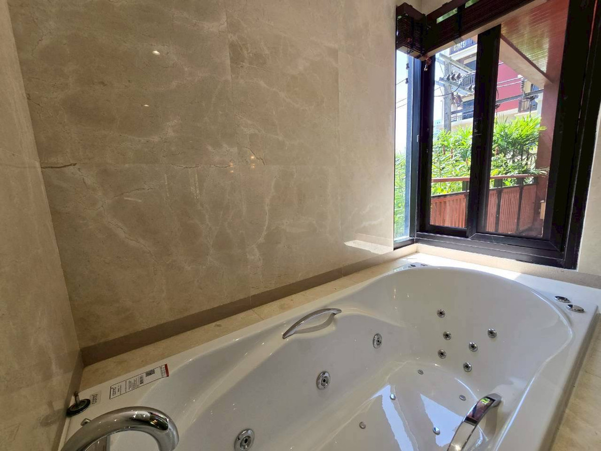 For SaleCondoSathorn, Narathiwat : Supreme Residence / Large unit with a spacious balcony in the Nang Linchi–Sathorn area. / 3 bed 400 sq.m.Tel. 0937890899