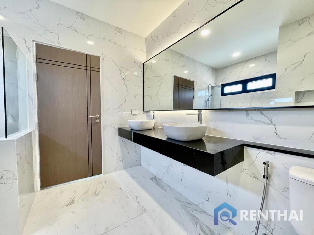 ขายบ้านพัทยา บางแสน ชลบุรี สัตหีบ : บ้านพูลวิลล่าใหม่ 3 ห้องนอน เหมาะสำหรับครอบครัว พื้นที่กว้างขวาง