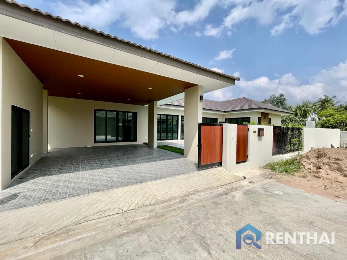 ขายบ้านพัทยา บางแสน ชลบุรี สัตหีบ : บ้านพูลวิลล่าใหม่ 3 ห้องนอน เหมาะสำหรับครอบครัว พื้นที่กว้างขวาง