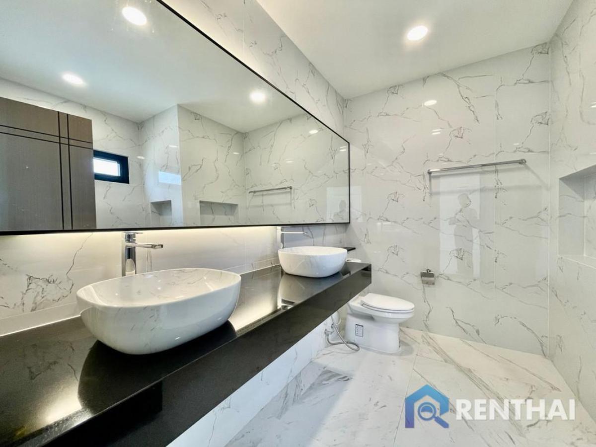 ขายบ้านพัทยา บางแสน ชลบุรี สัตหีบ : บ้านพูลวิลล่าใหม่ 3 ห้องนอน เหมาะสำหรับครอบครัว พื้นที่กว้างขวาง