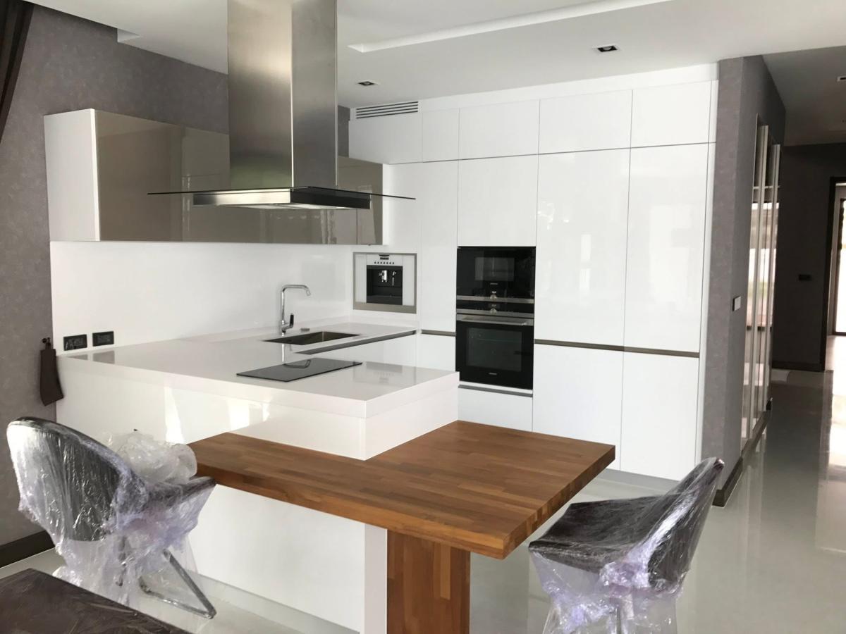 ให้เช่าบ้านพระราม 9 เพชรบุรีตัดใหม่ RCA : 03/04/2026, บ้านหรู 4 ห้องนอน ย่านพระราม 9 พร้อมพื้นที่กว้าง 500 ตรม. 
เช่าหรือซื้อได้ ในทำเลทอง ใกล้รถไฟฟ้าและห้างสรรพสินค้า 0642748883