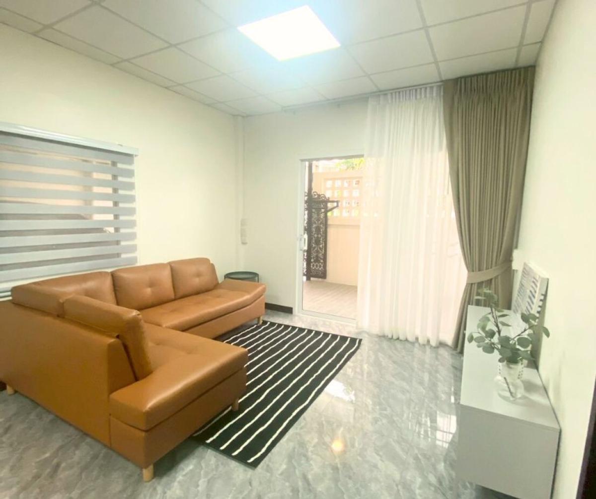 ขายบ้านลาดพร้าว เซ็นทรัลลาดพร้าว : 03/04/2026, บ้านเดี่ยว 3 ห้องนอน ใจกลางลาดพร้าว พร้อมเข้าอยู่ 
ราคาเพียง 6.59 ลบ. บ้านและที่ดินกว้างถึง 52 ตร.ว. 0642748883