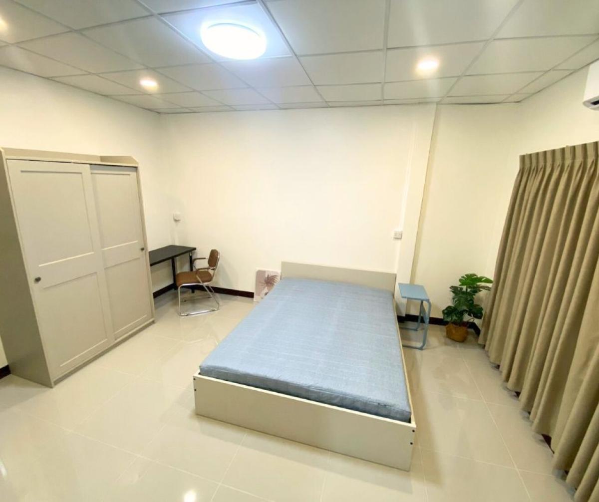 ขายบ้านลาดพร้าว เซ็นทรัลลาดพร้าว : 03/04/2026, บ้านเดี่ยว 3 ห้องนอน ใจกลางลาดพร้าว พร้อมเข้าอยู่ 
ราคาเพียง 6.59 ลบ. บ้านและที่ดินกว้างถึง 52 ตร.ว. 0642748883