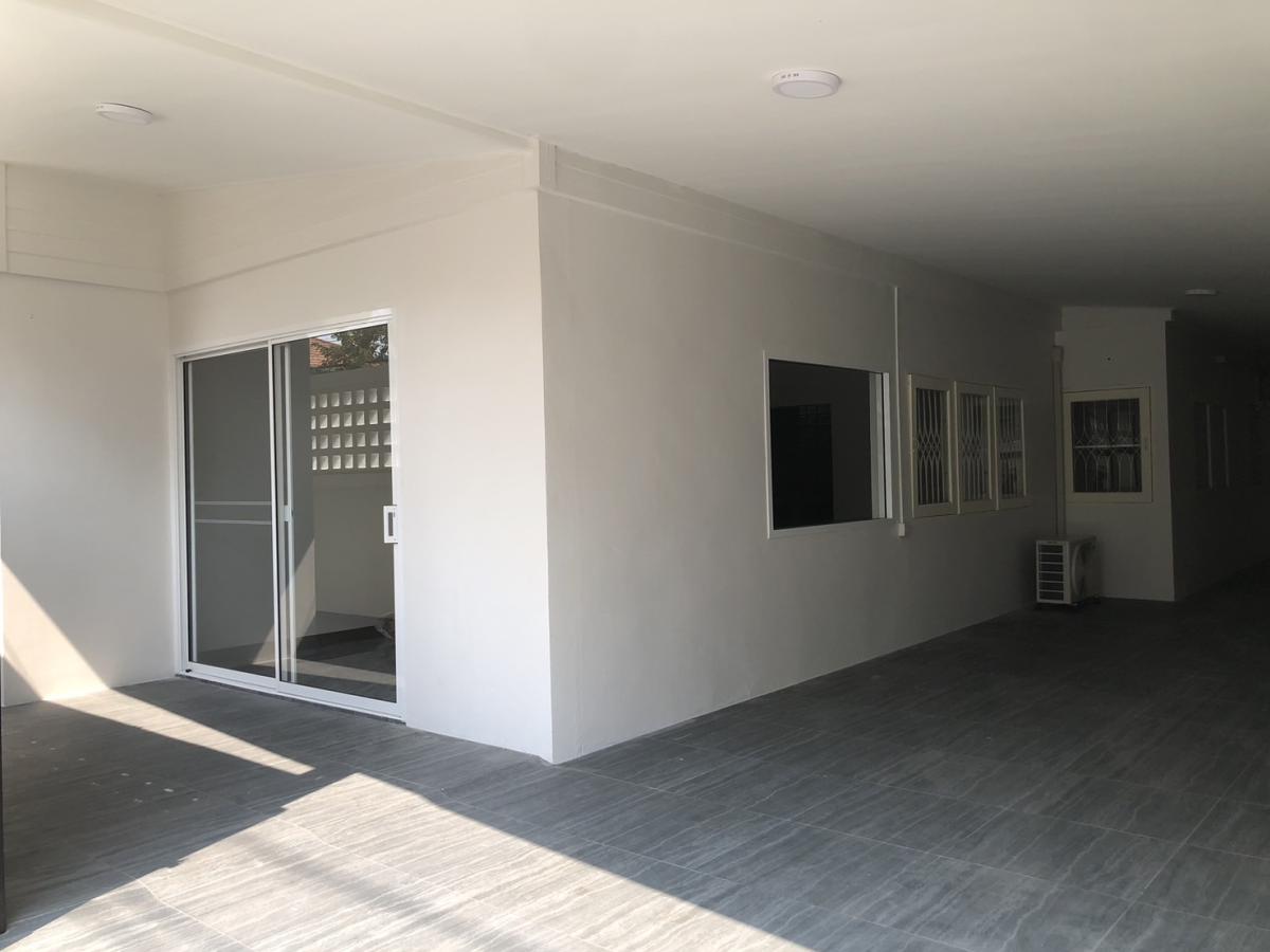 ขายบ้านลาดพร้าว เซ็นทรัลลาดพร้าว : 03/04/2026, บ้านเดี่ยว 3 ห้องนอน ใจกลางลาดพร้าว พร้อมเข้าอยู่ 
ราคาเพียง 6.59 ลบ. บ้านและที่ดินกว้างถึง 52 ตร.ว. 0642748883