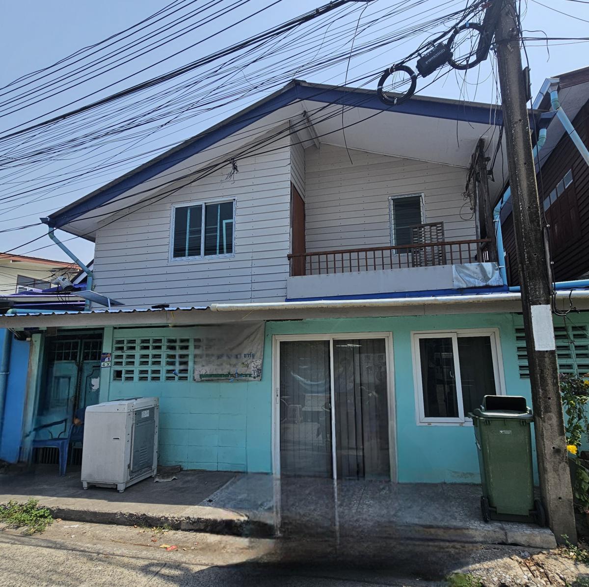 For SaleHouseBang Sue, Wong Sawang, Tao Pun : 15/03/2026, Townhome for sale, 2 bedrooms, in the heart of Lat Phrao intersection, great price 2.99 million. 
Big house 100 sq m. on land 30 sq m. Ready to move in immediately! 0642748883