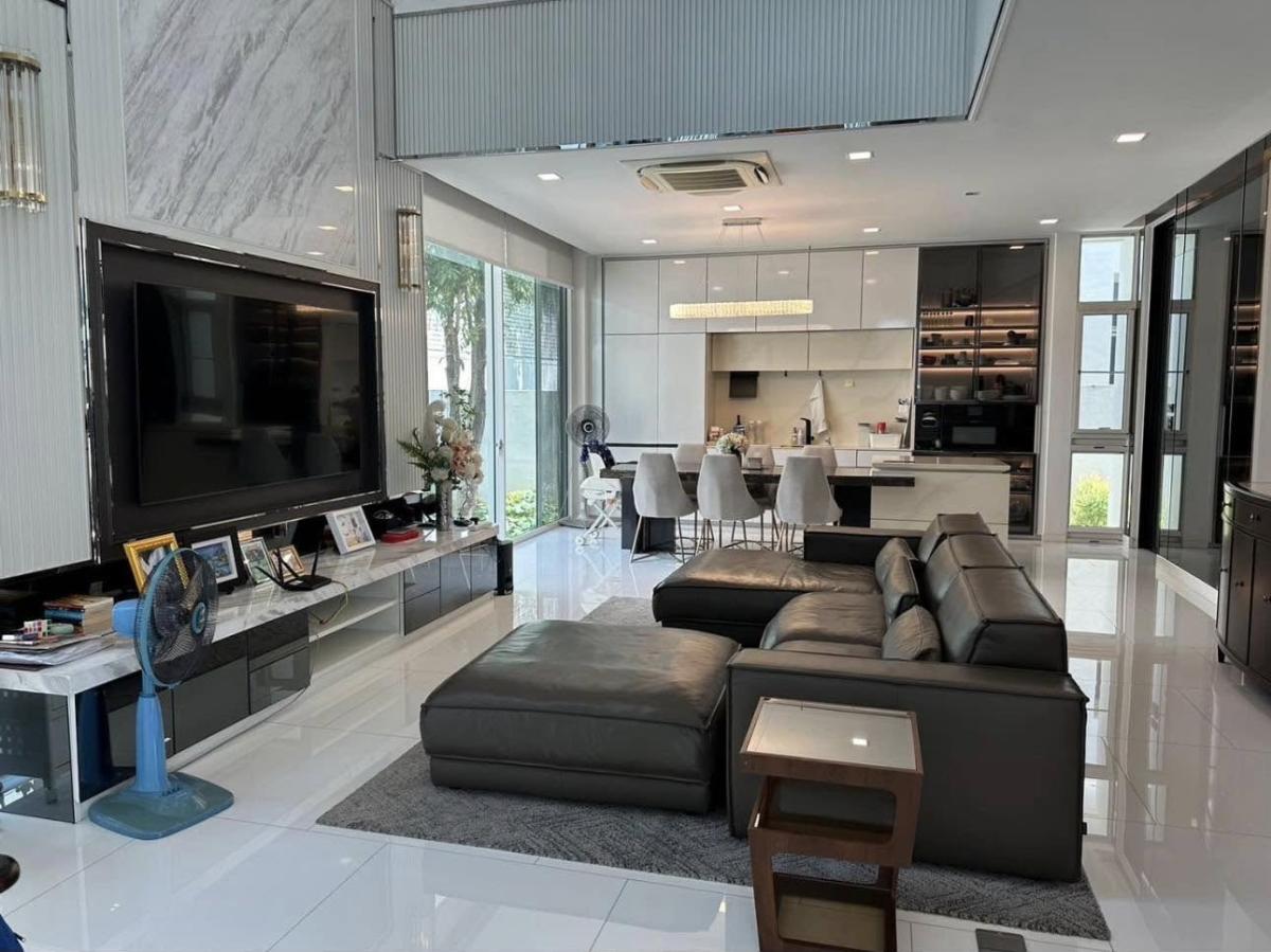 ขายบ้านเลียบทางด่วนรามอินทรา : 03/04/2026, บ้านหรู 4 ห้องนอน 5 ห้องน้ำ ขนาด 371 ตรม. ใจกลางเอกมัย-รามอินทรา 
ราคาพิเศษ 46 ล้าน ลงทุนหรืออยู่อาศัย พร้อมทำเลเชื่อมต่อเมืองง่าย 0642748883