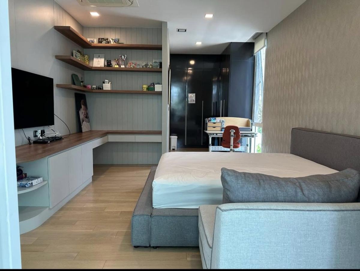 ขายบ้านเลียบทางด่วนรามอินทรา : 03/04/2026, บ้านหรู 4 ห้องนอน 5 ห้องน้ำ ขนาด 371 ตรม. ใจกลางเอกมัย-รามอินทรา 
ราคาพิเศษ 46 ล้าน ลงทุนหรืออยู่อาศัย พร้อมทำเลเชื่อมต่อเมืองง่าย 0642748883