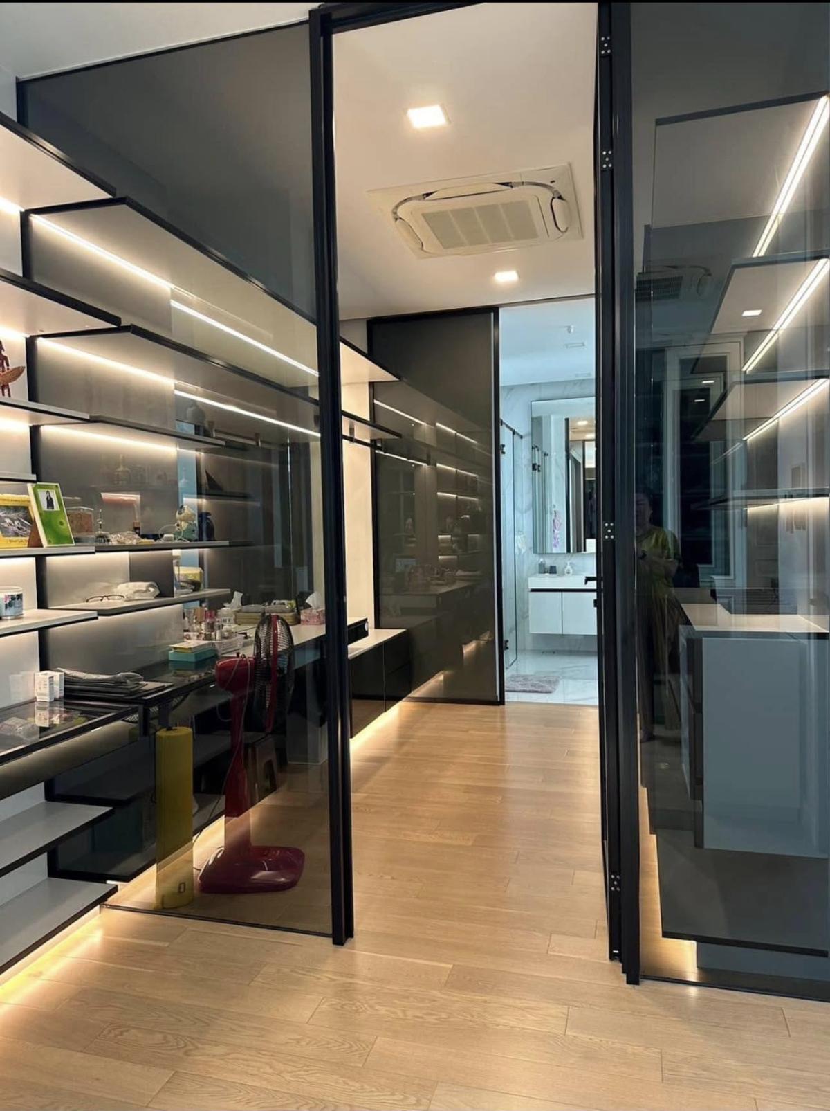 ขายบ้านเลียบทางด่วนรามอินทรา : 03/04/2026, บ้านหรู 4 ห้องนอน 5 ห้องน้ำ ขนาด 371 ตรม. ใจกลางเอกมัย-รามอินทรา 
ราคาพิเศษ 46 ล้าน ลงทุนหรืออยู่อาศัย พร้อมทำเลเชื่อมต่อเมืองง่าย 0642748883