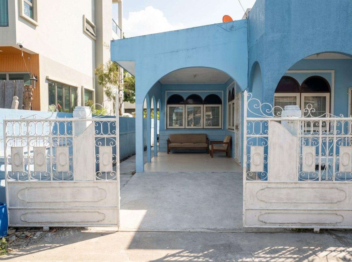 ขายบ้านลาดพร้าว เซ็นทรัลลาดพร้าว : 03/04/2026, บ้านเดี่ยว 3 ห้องนอน ใจกลางลาดพร้าว พร้อมเข้าอยู่ 
ทำเลทอง ใกล้แยกลาดพร้าว ขายเพียง 5.3 ล้านเท่านั้น 0642748883