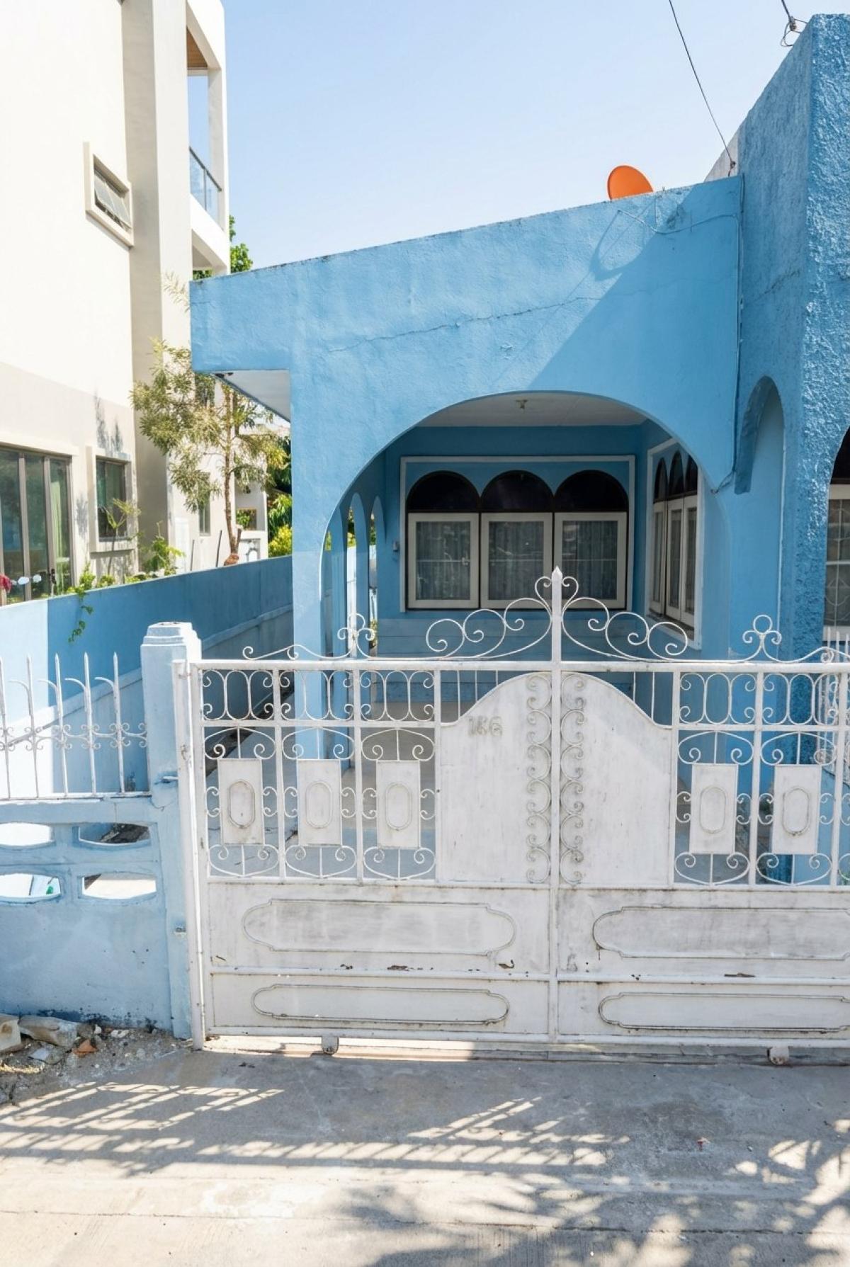 ขายบ้านลาดพร้าว เซ็นทรัลลาดพร้าว : 03/04/2026, บ้านเดี่ยว 3 ห้องนอน ใจกลางลาดพร้าว พร้อมเข้าอยู่ 
ทำเลทอง ใกล้แยกลาดพร้าว ขายเพียง 5.3 ล้านเท่านั้น 0642748883